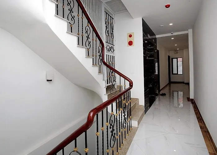 Cl# Stylist Studio Apt* Kitchen/Wash*Cat Linh Station